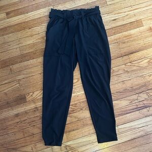 Athleta Black Tie-Waist Tapered Pants Size 0